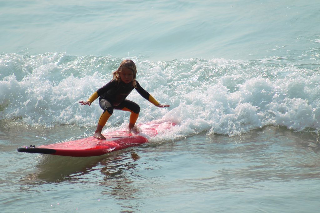 Campamento de surf para familias. Ajo Natura