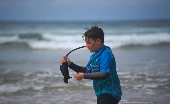 Campamento de surf menores Cantabria. Ajo Natura