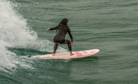 ¿Qué viento es mejor para surfear? Surf en Cantabria Ajo Natura