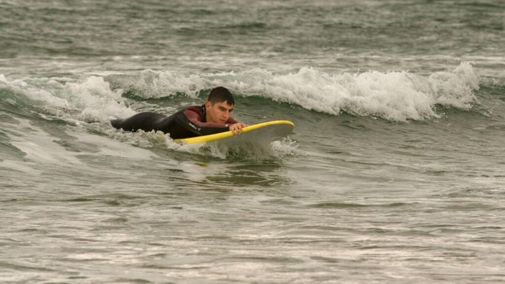 ¿Qué viento es mejor para surfear? Surf en Cantabria Ajo Natura