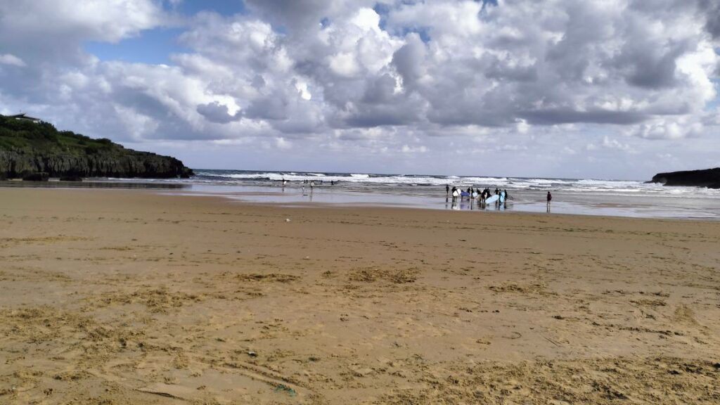 ¿Qué viento es mejor para surfear? Surf en Cantabria Ajo Natura