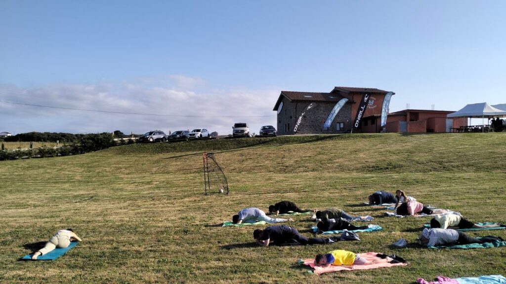 ¿Cómo organizamos los niveles en nuestro campamento de surf Surf en Grupo Reducido Ajo Natura