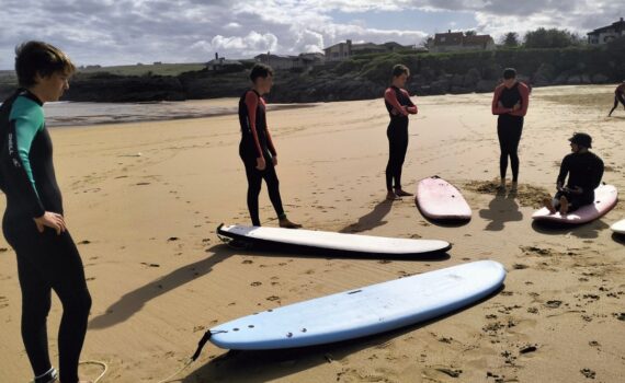 elegir campamento de surf para mi hijo, Ajo Natura