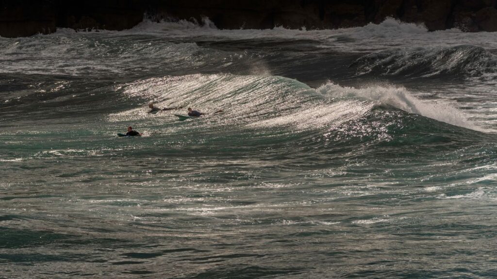 aprender surf en Cantabria con monitores certificados Ajo Natura